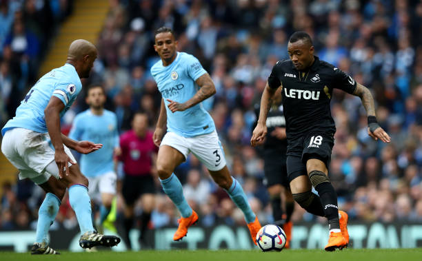 他在扑救时 他在扑救时