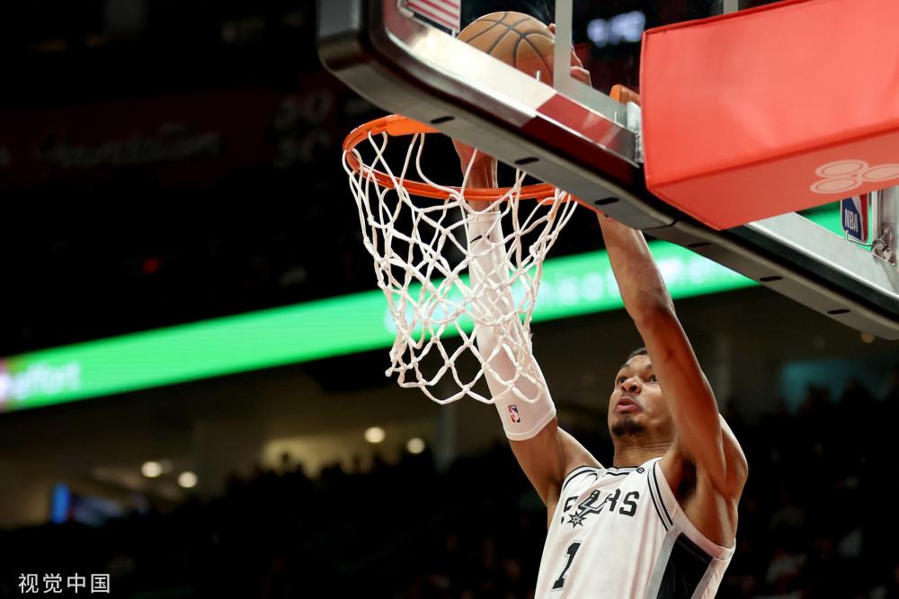 独眼郎君！18年欧冠，菲尔米诺带伤绝杀，利物浦3-2险胜巴黎.